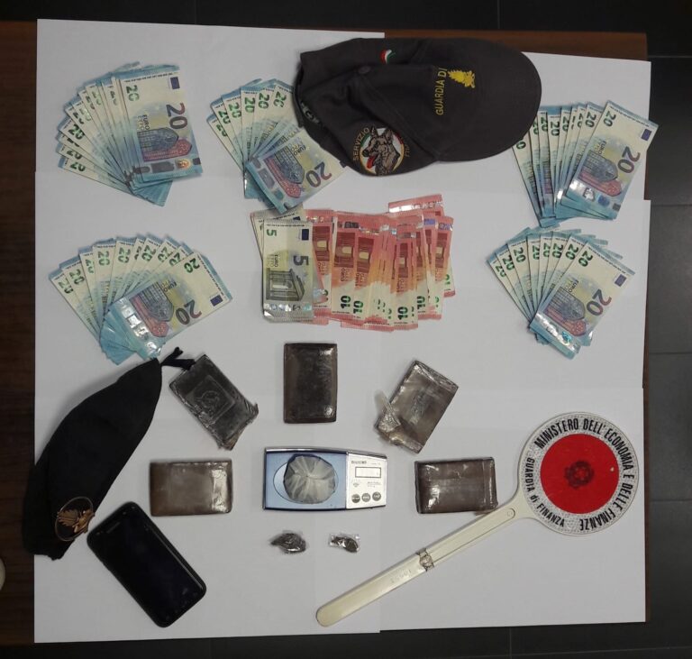 Droga e contanti sequestrati GDF