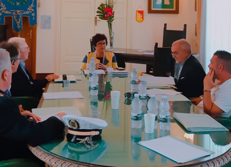 Incontro sindaci Brandara rifiuti prima riunione