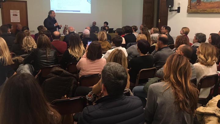 Incontro in chiesa su Famiglie Social media Francesco Pira