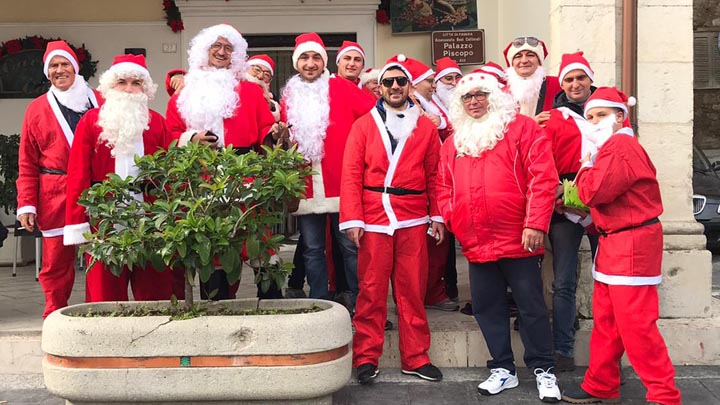babbo natale in vespa 2019