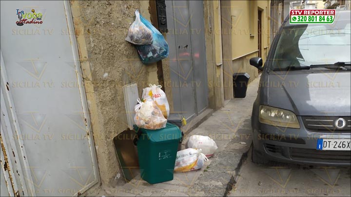 Spazzatura Via Santo Stefano Favara