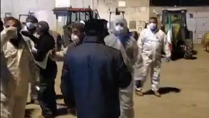 Assembramenti gente per sanificazione strade Favara