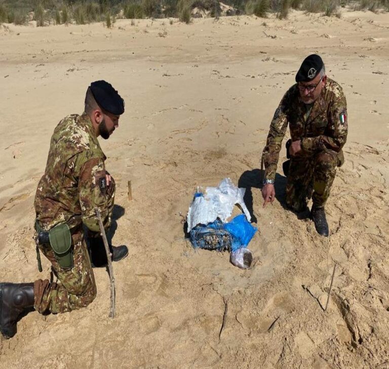operazione strade sicure ritrovati 20kg di droga sulla spiaggia di torre salsa a siculiana ag