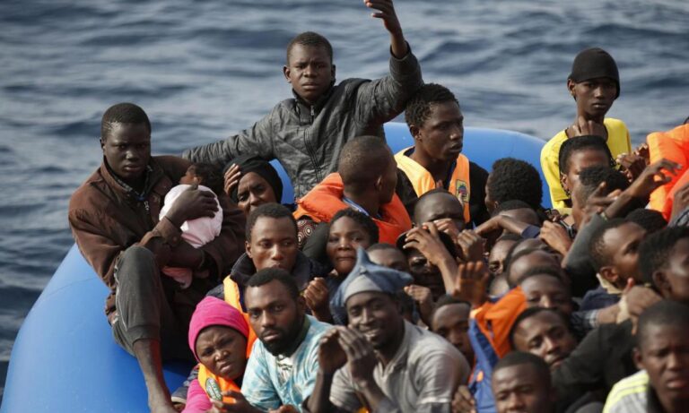 1511632482055.JPG--affonda_un_barcone_di_migranti__decine_di_morti___corpi_divorati_dagli_squali_