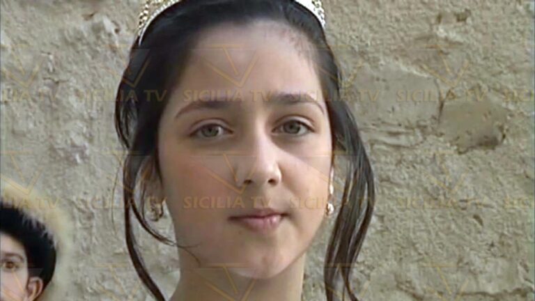 lORENA QUARANTA REGINA BAMBINA