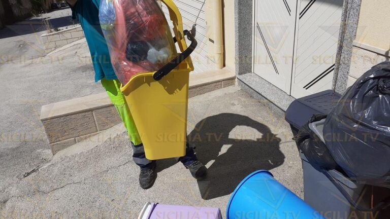 Mastello Giallo spazzatura Operatori Ecologici