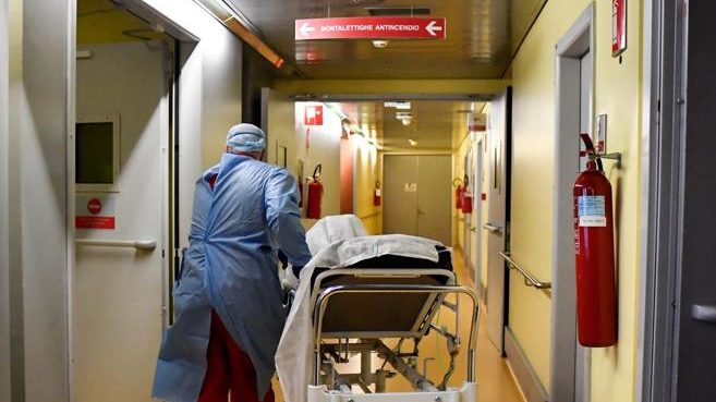 Ospedale Covid dottore infermiere
