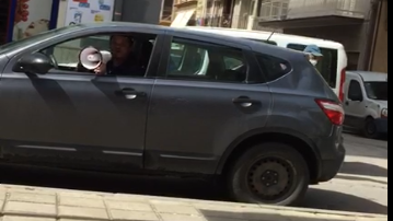 Ravanusa uomo che protesta