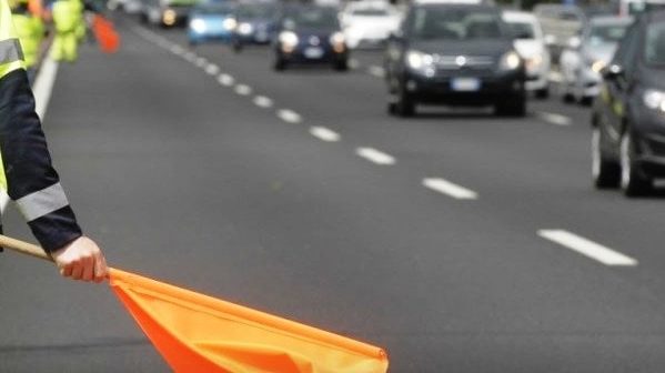 Viabilità auto su strada con lavori in corso