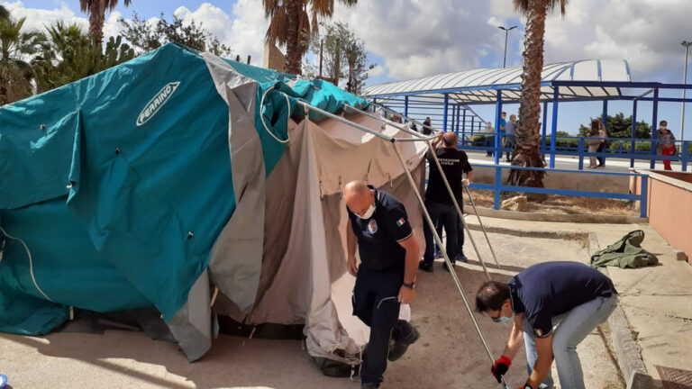 montaggio tenda COVID Ospedale Agrigento protezione civile