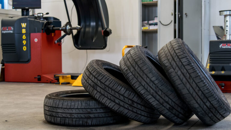 gommista ruote auto pneumatico