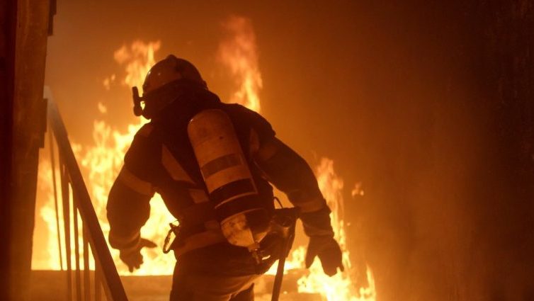 incendio, vigili del fuoco