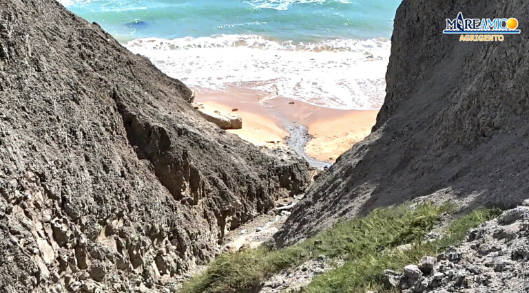 liquami in mare zona Caos (1)