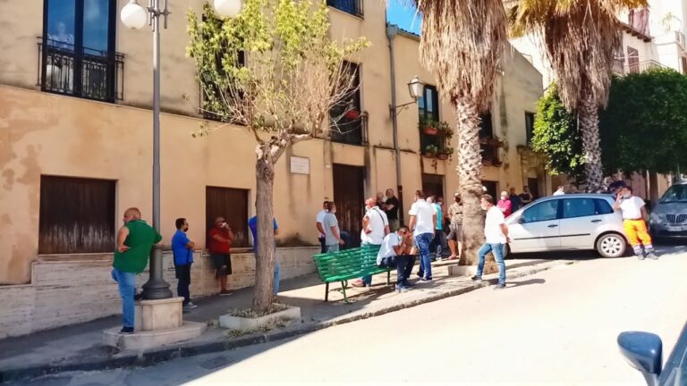 mercatisti Favara in sciopero davanti al municipio 1