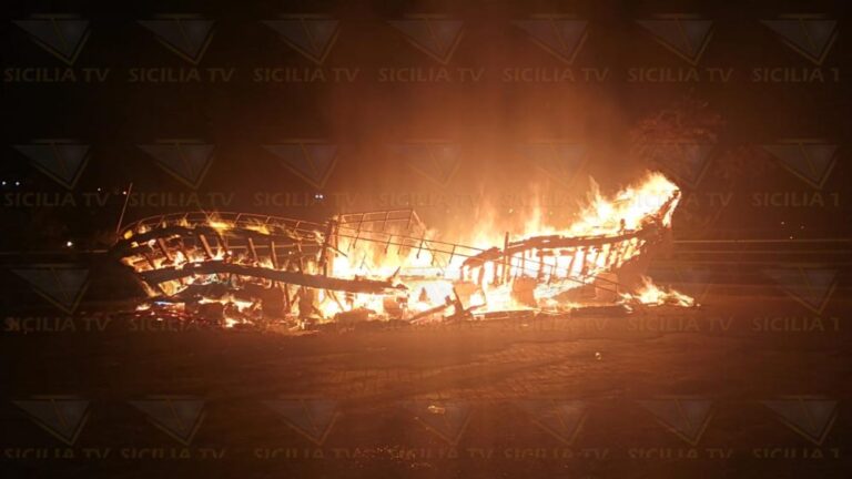 barcone El Peskador incendio