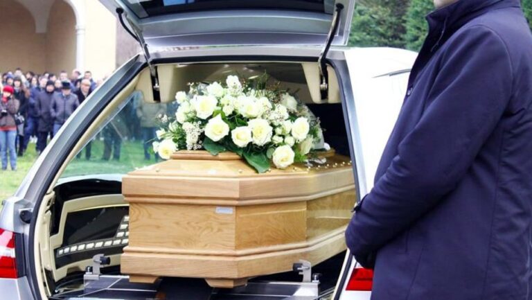 bara funerali esequie manu morto mortu