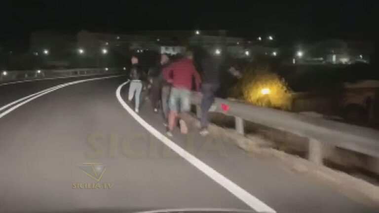 migranti in fuga da Villa Sikania