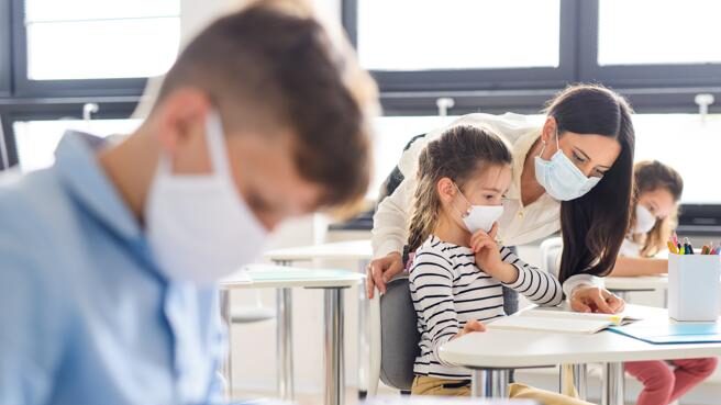 bambini scuola mascherine covid coronavirus