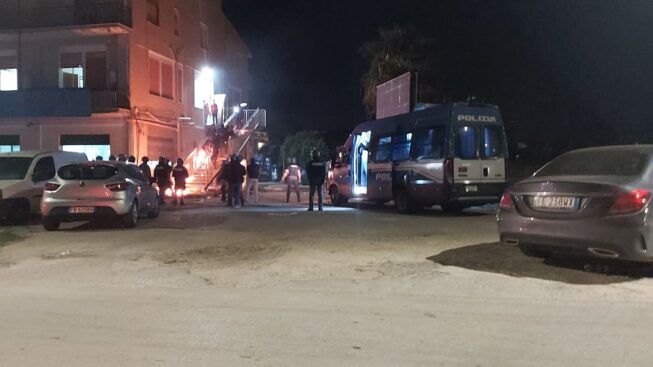 centro accoglienza migranti incendio2
