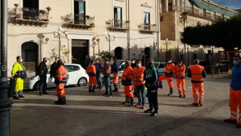sciopero netturbini municipio favara2