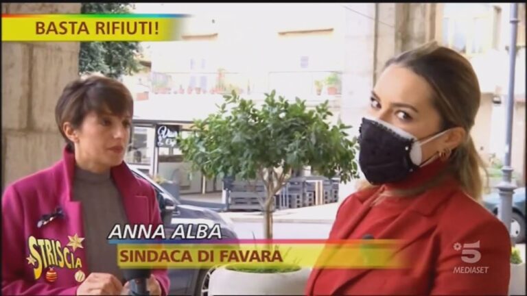 Anna Alba mascherina Striscia La Notizia