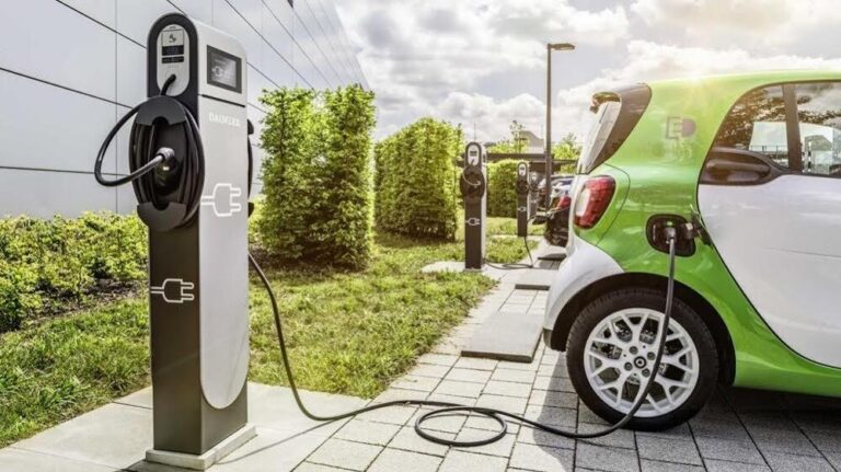 auto elettriche colonnine ricarica