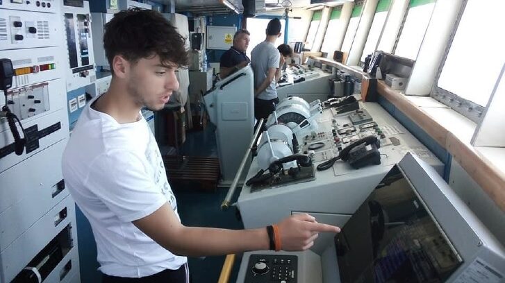 studente nicolò gallo su imbarcazione