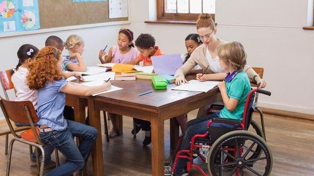 Asacom alunni studenti scuola assistente autonomia comunicazione handicap H