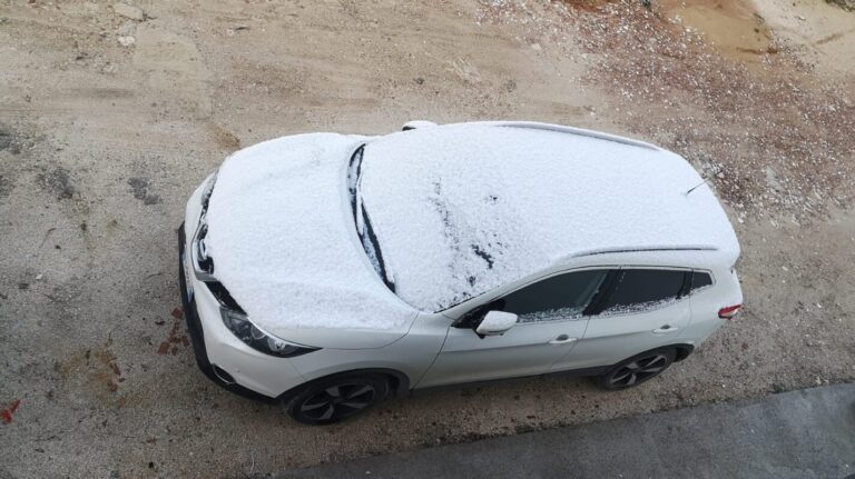 auto di Carmelina Favara con neve imbiancata