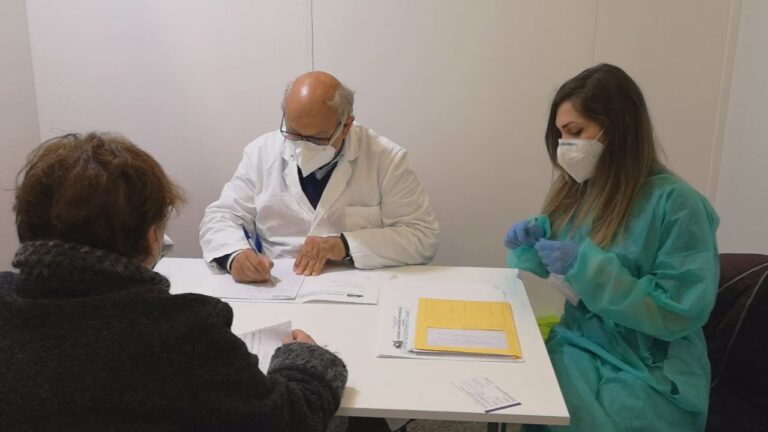 Anamnesi Vaccino Palacongressi Enzo Fontana