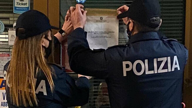 polizia chiusura bar covid