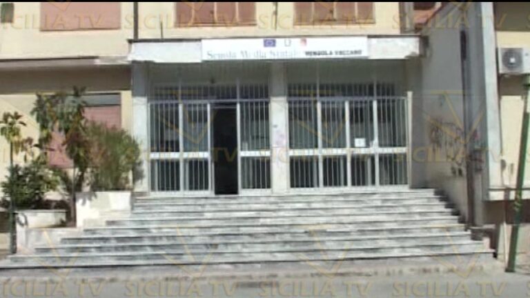 Scuola Media Mendola Favara ingresso