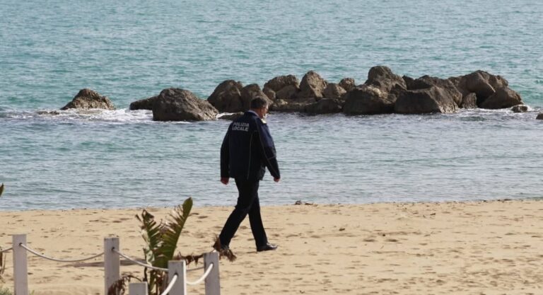 1divieto di balneazione