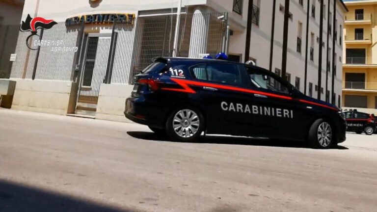 Carabinieri Favara macchina auto