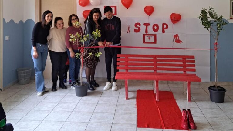 inaugurazione panchina rossa Casa dei Bambini 1