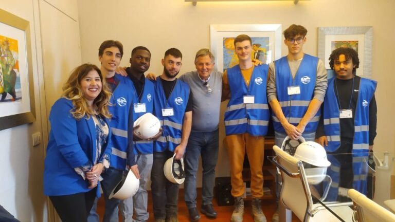 Il presidente Cantone con Claudia Gallo e gli studenti francesi