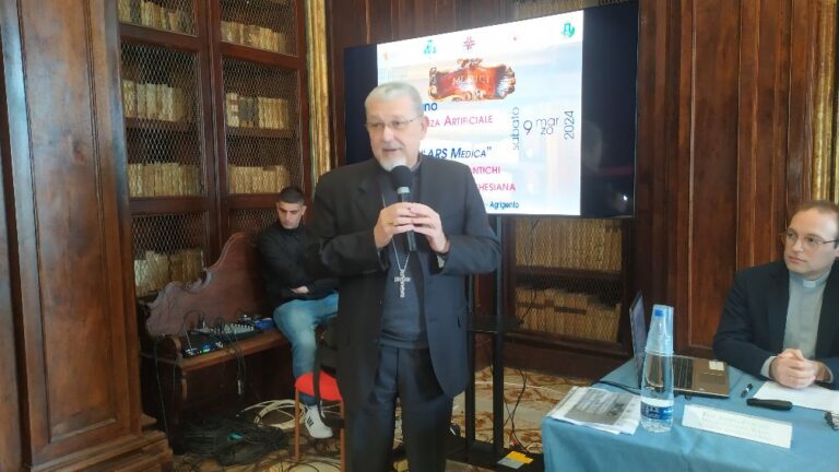 L'arcivescovo Damiano durante il suo intervento