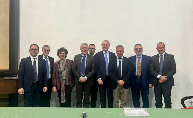 foto finale della conferenza di pace