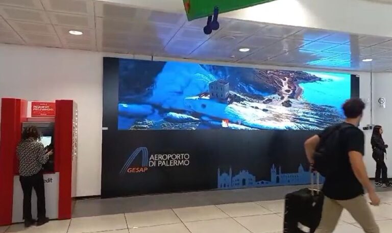 Pannello promo aeroporto