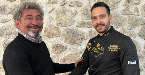 Paolo Patti (a sx) con il titolare dell'aziende Chedduci