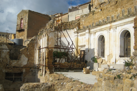 la chiesa ed i locali seminterrati antistanti