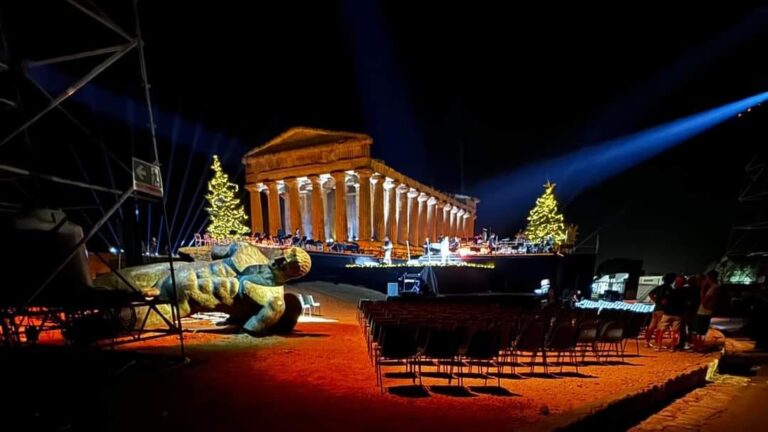 Il Volo Valle dei Templi Agrigento Natale Albero di Natale