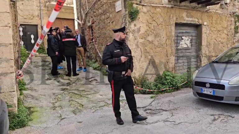 Cortile Cabubbo Favara con Carabinieri Favara2