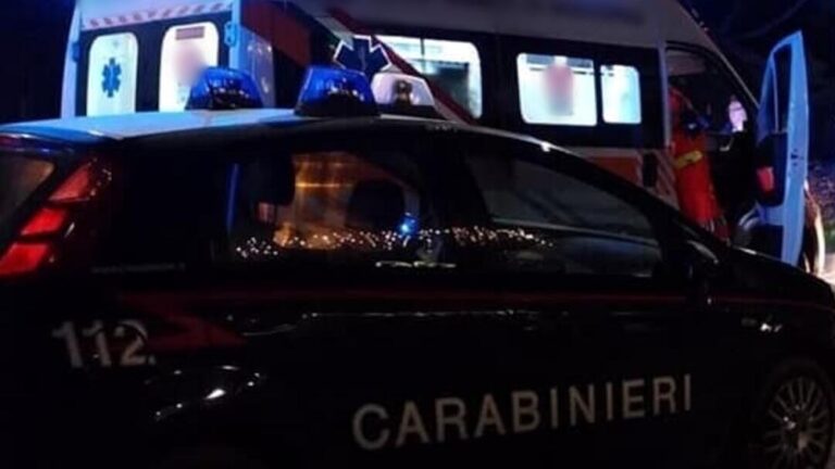 ambulanza carabinieri notte incidente stradale