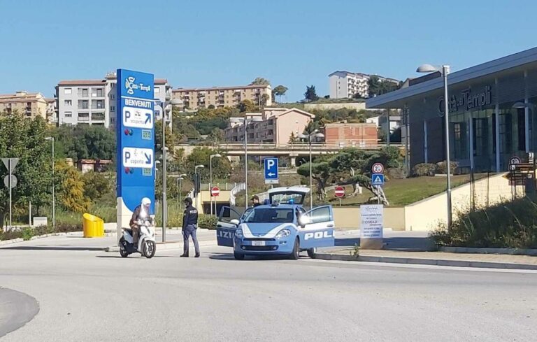 centro commerciale polizia