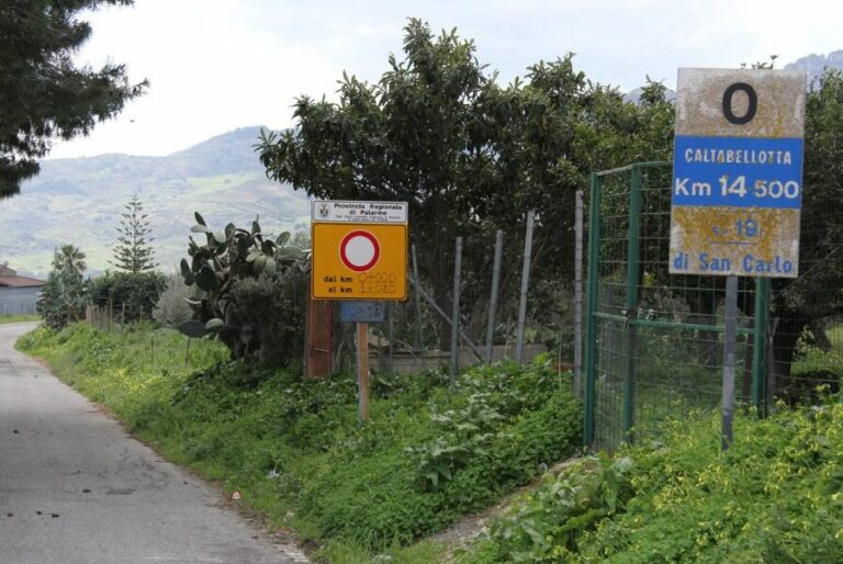 ingresso sp 37 lato san carlo