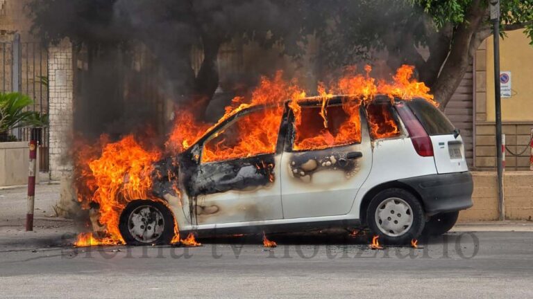auto fiat punto in fiamme itria favara 19 giugno 2025