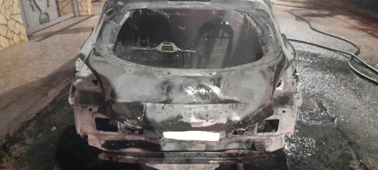 auto incendiata