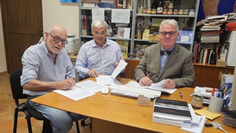 il momento della firma