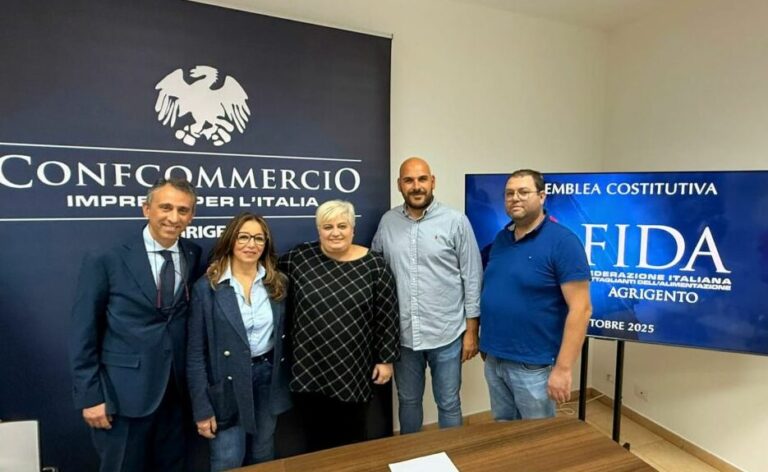 Ignazio Infantino presidente FIDA Agrigento, Giuseppa Caruana Delegata FIDA AG, Donatella Prampolini Pres. naz. FIDA, Mimmo Palumbo delegato FIDA AG e Salvatore Argento delegato FIDA AG.